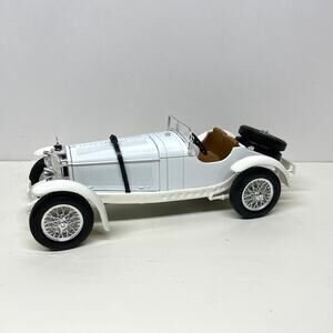 Burago 1/18 Scale Diecast Mercedes Benz SSKL Convertible Car in White